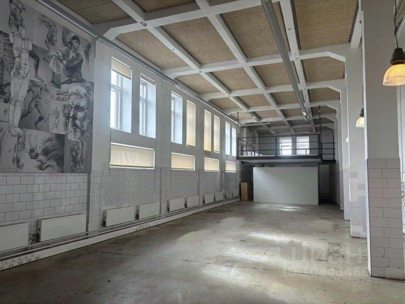 Помещение с антресолью