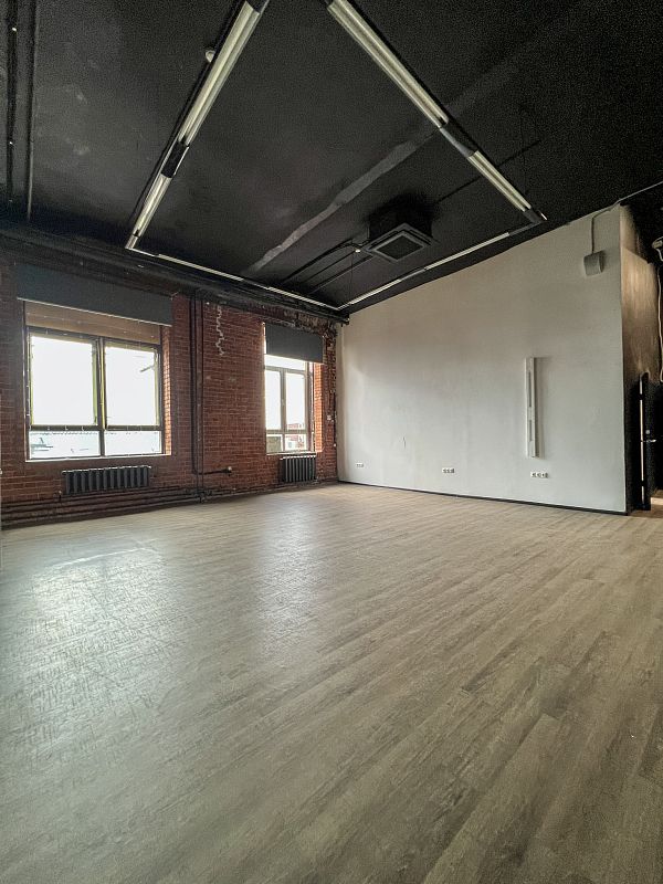 Офис с антресолью